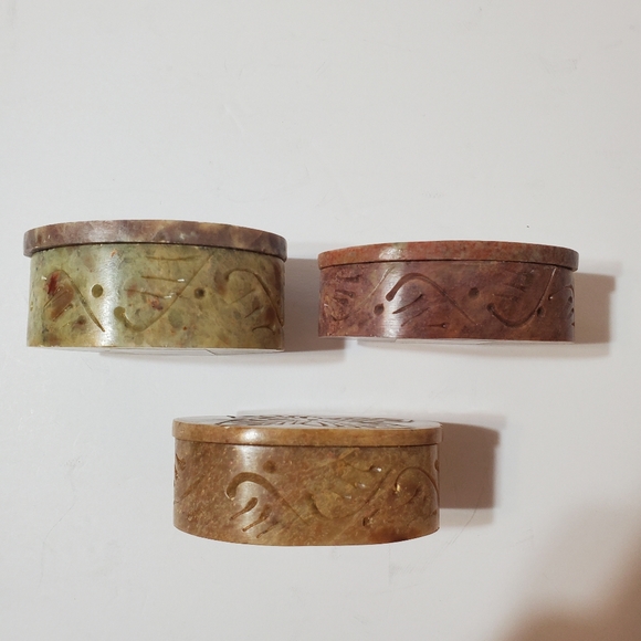 Greenbrier International Soapstone Flower Carved Design Oval Trinket Boxes (3) - Picture 3 of 13